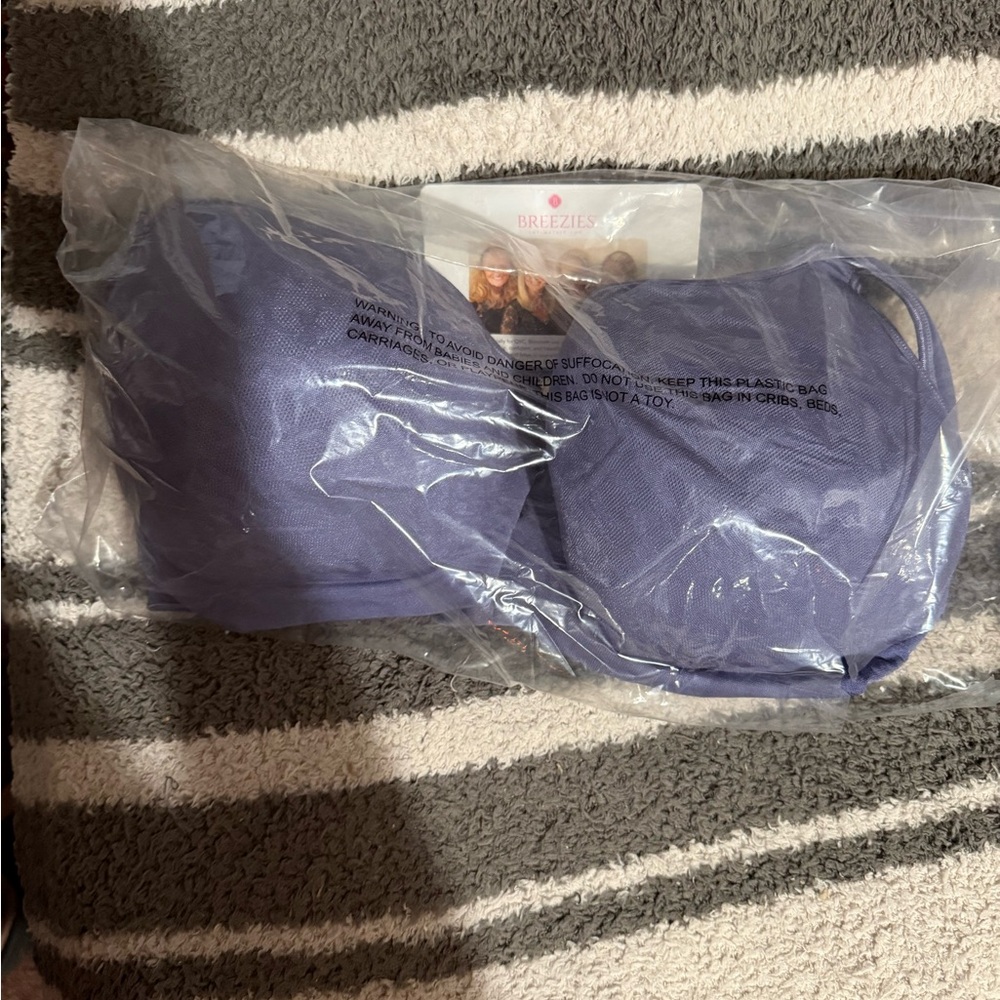 NWT Breezies Seamless Everyday Comfort Safari
Wirefree Bra 44D